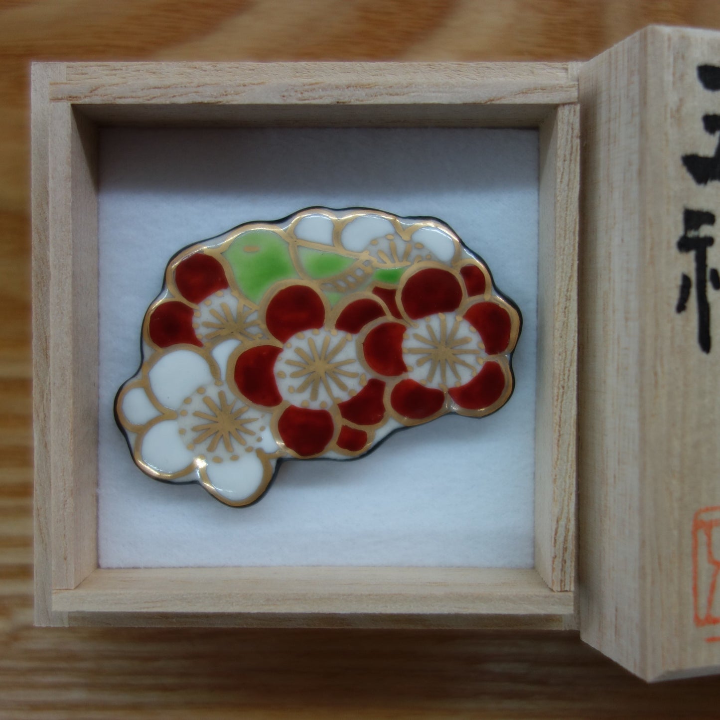 五福 梅に鶯帯留め