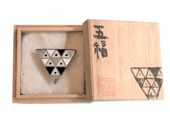 五福 三角帯留め