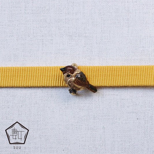 【SUU】一羽の雀帯留め