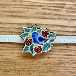 五福　 苺泥棒帯留め