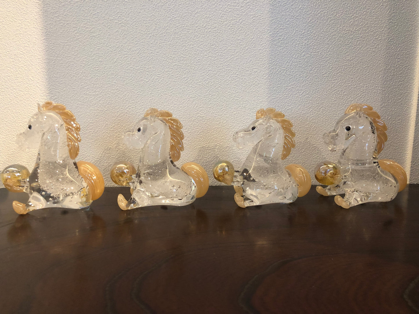 干支『牛』　宝珠を持ったﾗｯｷｰﾎｰｽ　立髪ｸﾘｰﾑ